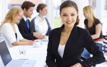 Ingyenes vállalkozási és bérügyintéző képzés levelező tagozaton Esztergomban OKTÁV Szakközépiskola