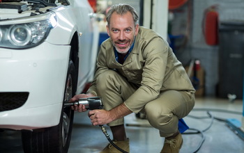 Gumiabroncs-javító és kerékkiegyensúlyozó tanfolyam TanfolyamAjánló.hu