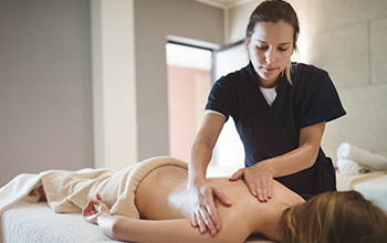 Regeneráló wellness szakember (masszőr) TanfolyamOKJ.hu