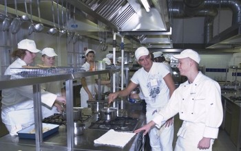 2 évfolyamos szakács szakközépiskolai képzés Vendéglátó, Idegenforgalmi és Kereskedelmi Középiskola és Szakiskola VIK